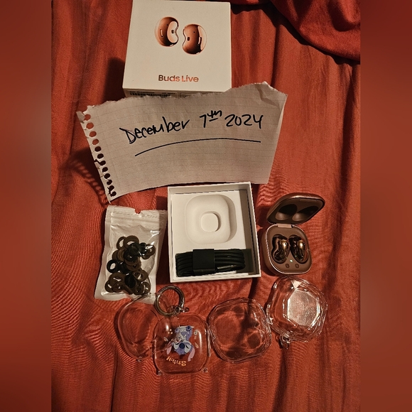 Samsung Galaxy Buds Live (Gold) - Picture 7 of 8